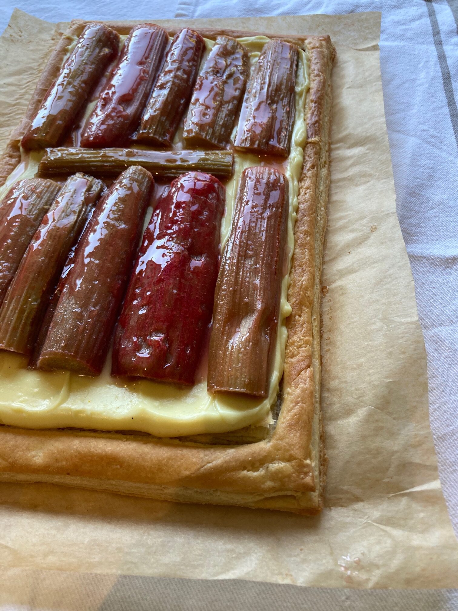 Eating for summer ! roasted rhubarb and vanilla custard tart 